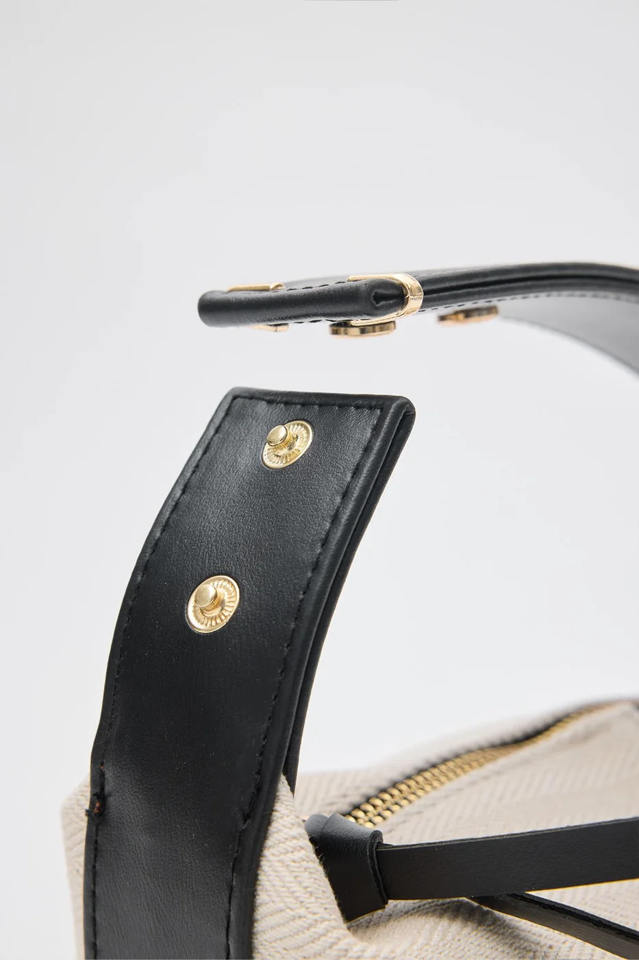 Canvas crossbody bag for daily use in black