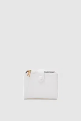 Faux leather wallet for everyday use Faux leather wallet for everyday use in white