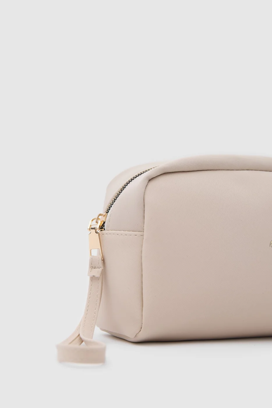 Faux leather cosmetic bag design Faux leather cosmetic bag design in beige