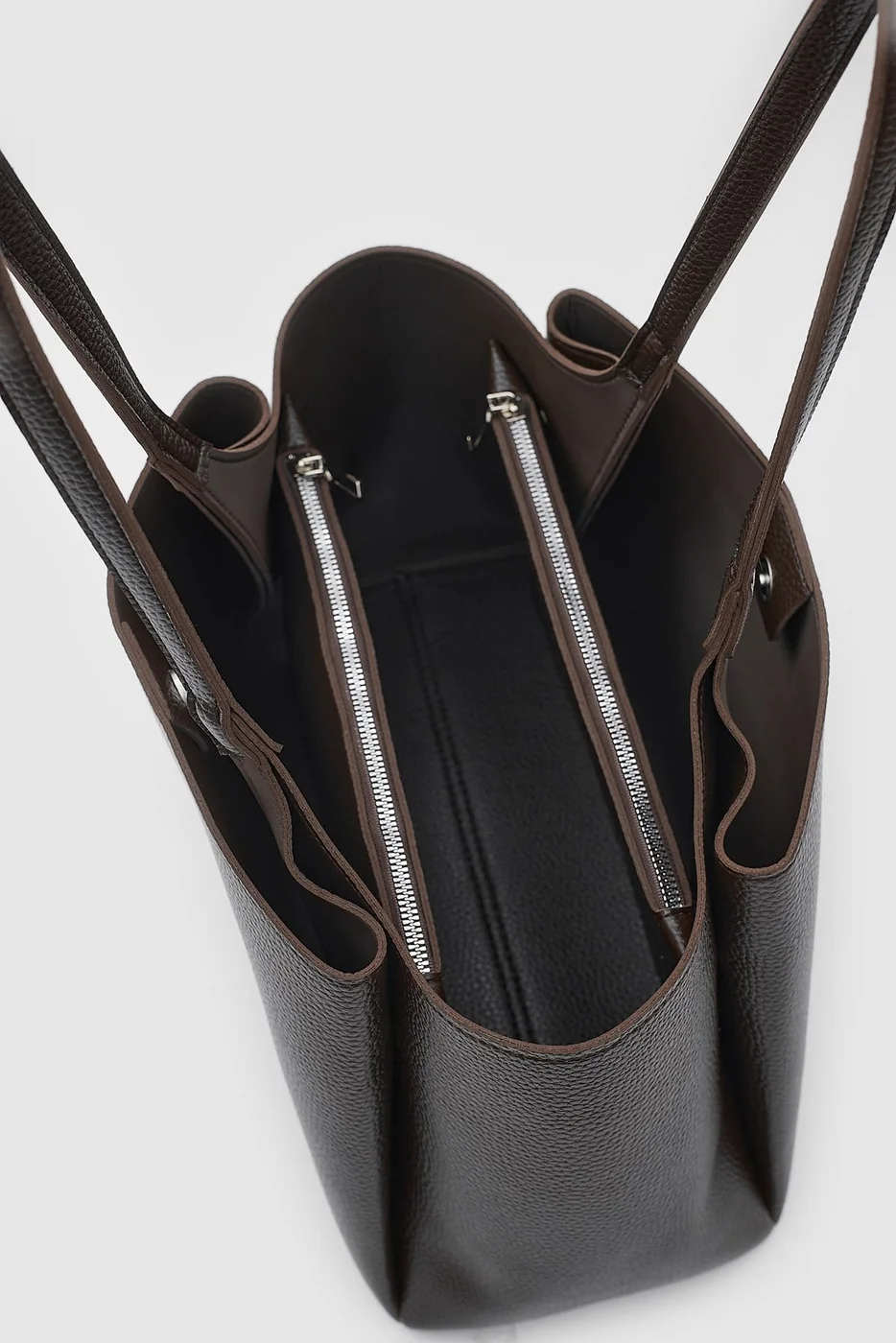 Tote bag for everyday use in dark brown