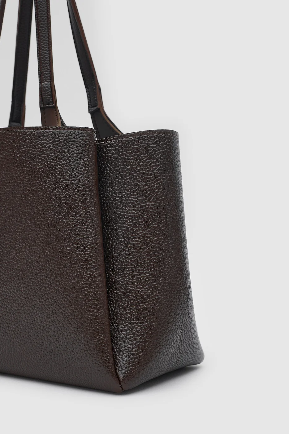 Tote bag for everyday use in dark brown