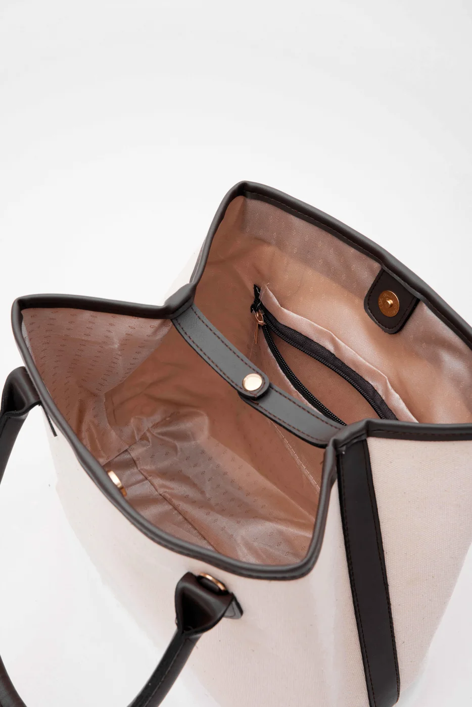 Canvas shoulder bag for daily use in black