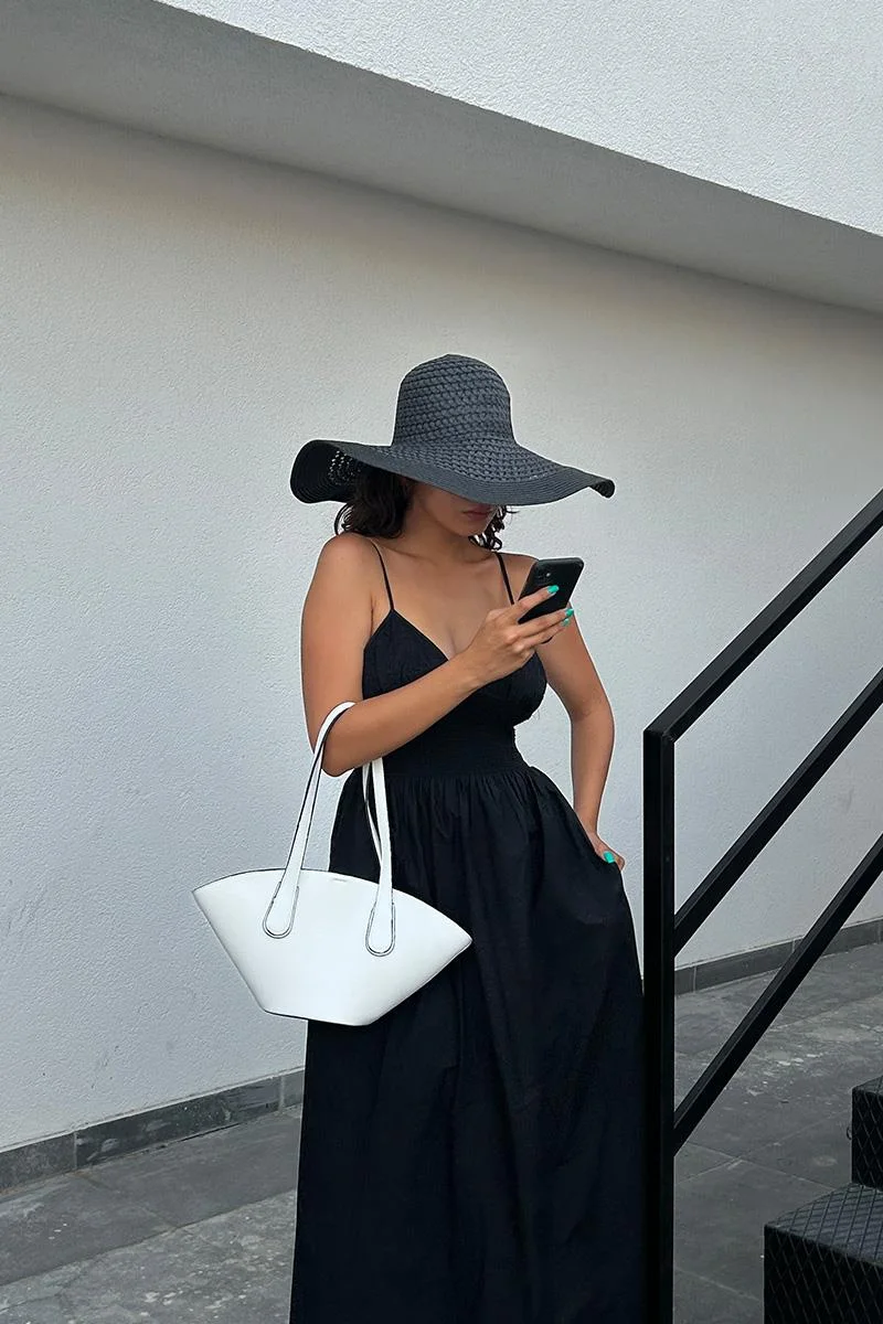 Faux leather shoulder bag in white