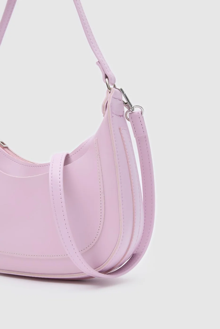Faux leather baguette bag for stylish outings Faux leather baguette bag for stylish outings in lilac