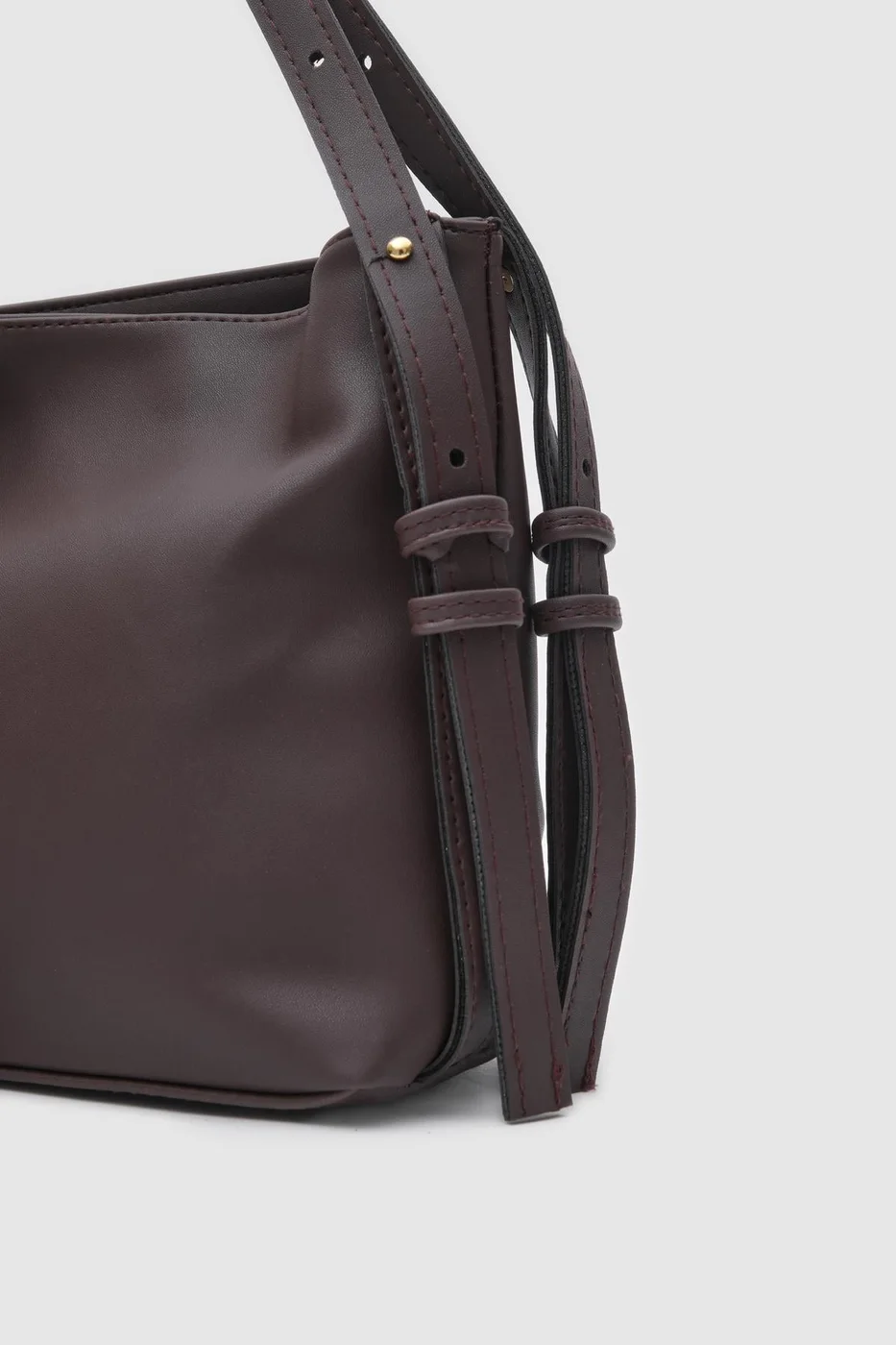 Faux leather shoulder bag for stylish women Faux leather shoulder bag for stylish women in dark brown