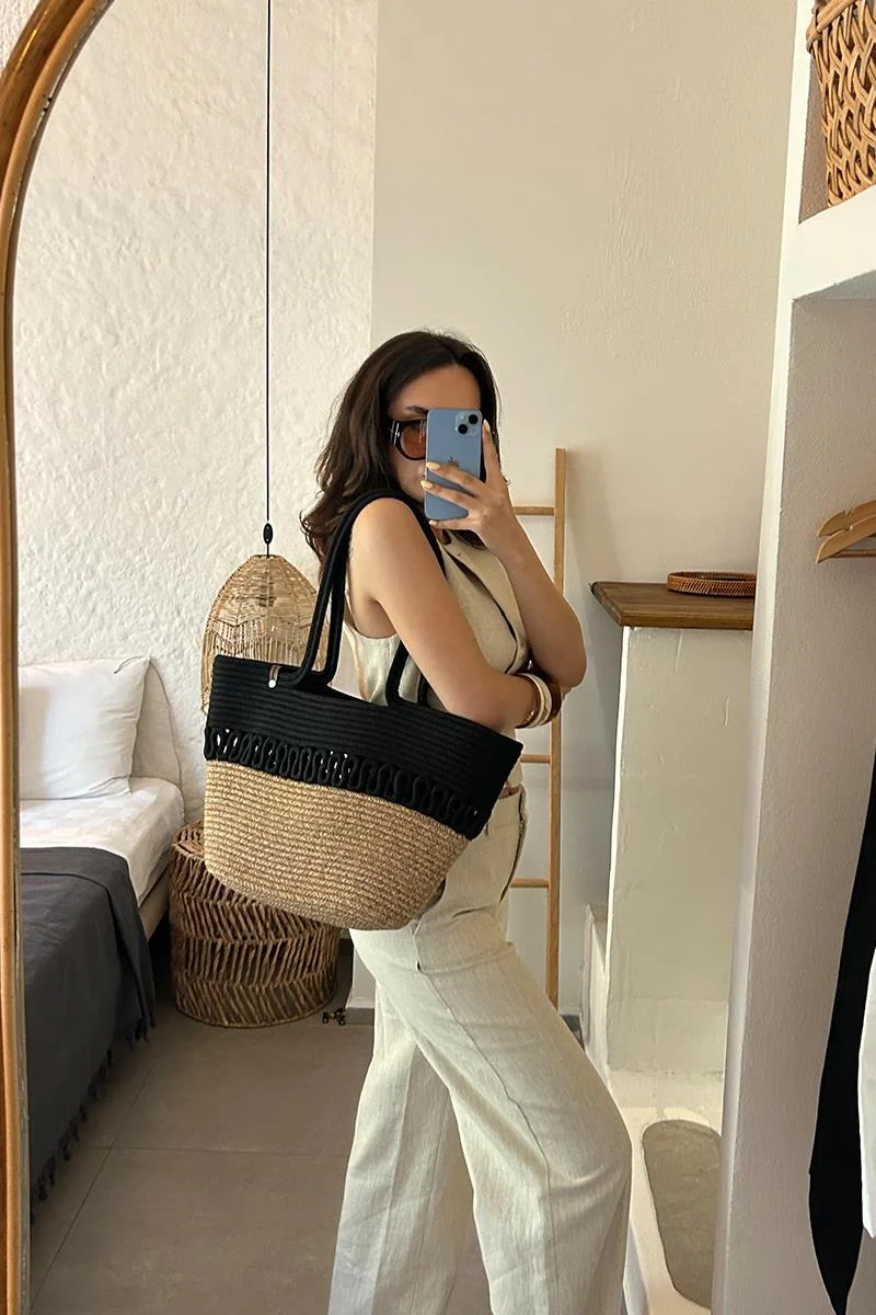 Straw shoulder bag Straw shoulder bag in black