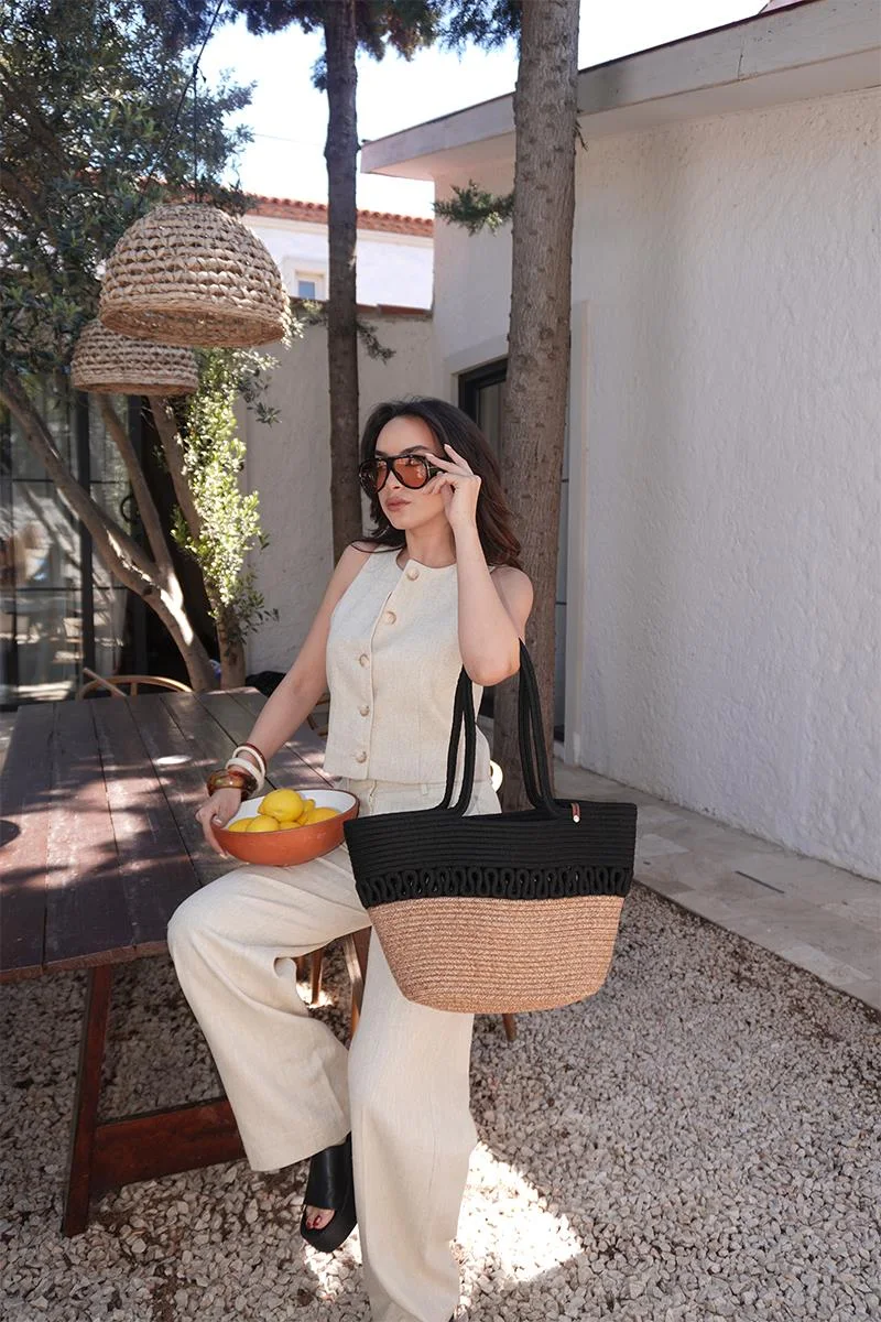 Straw shoulder bag Straw shoulder bag in black