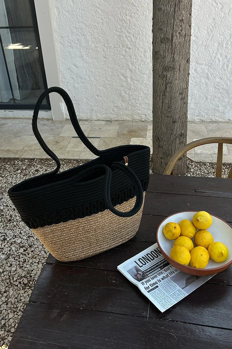 Straw shoulder bag Straw shoulder bag in black