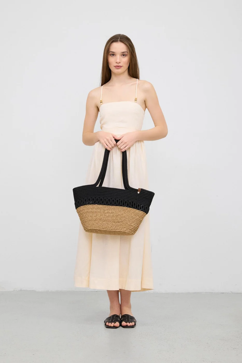 Straw shoulder bag Straw shoulder bag in black
