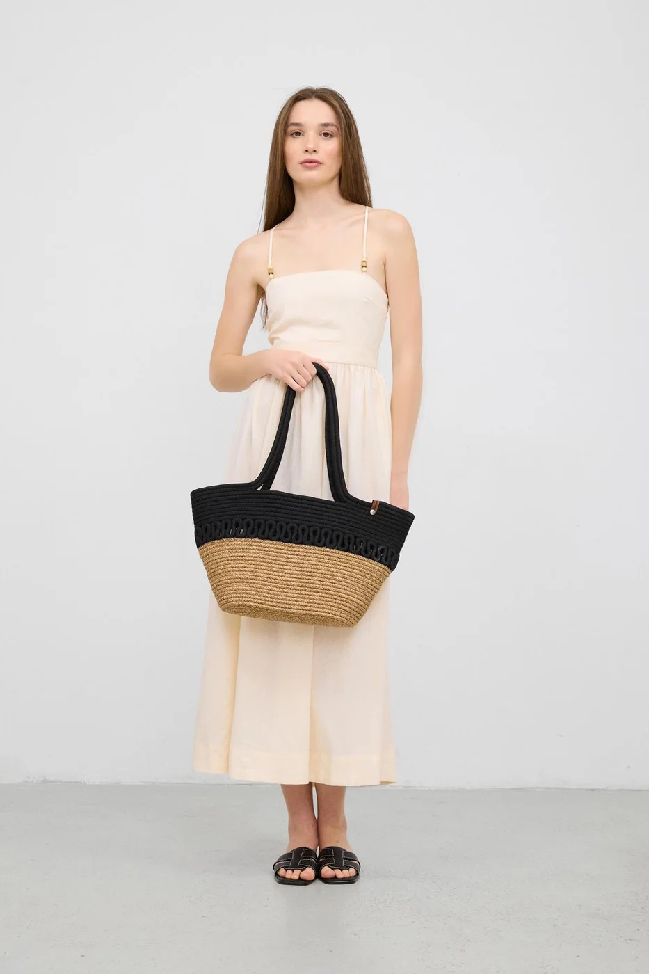 Straw shoulder bag Straw shoulder bag in black