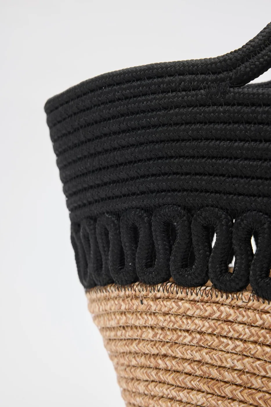 Straw shoulder bag Straw shoulder bag in black