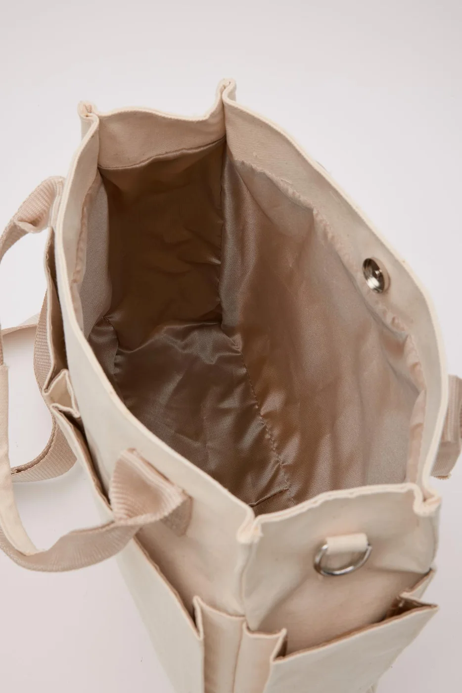 Canvas shoulder bag for stylish women in cream