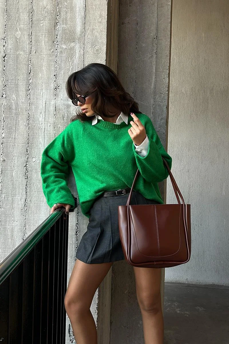faux leather shoulder bag in hazelnut