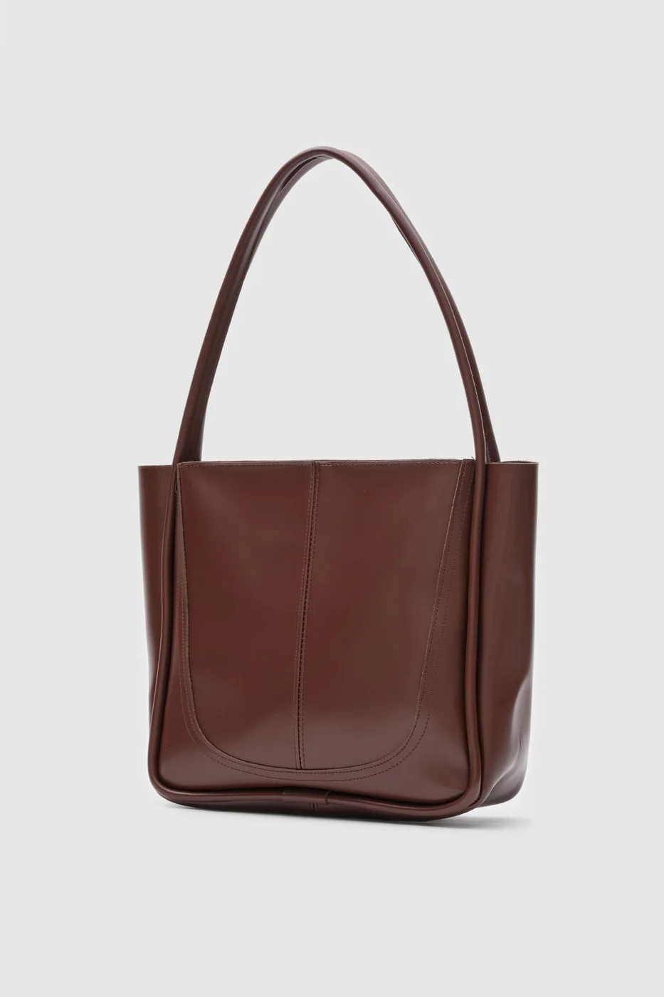 faux leather shoulder bag in hazelnut