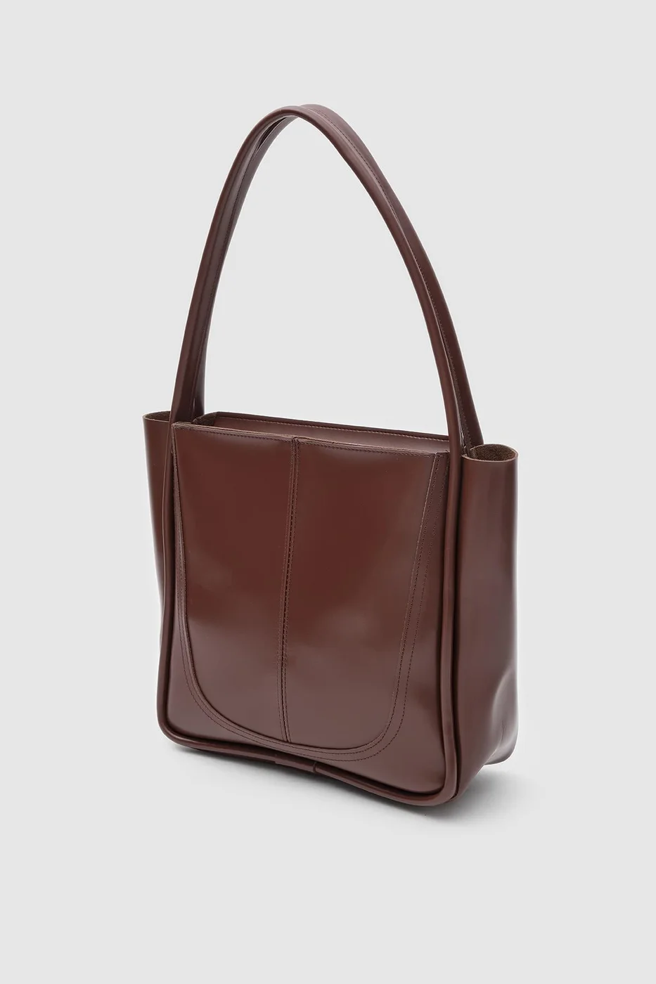 faux leather shoulder bag in hazelnut