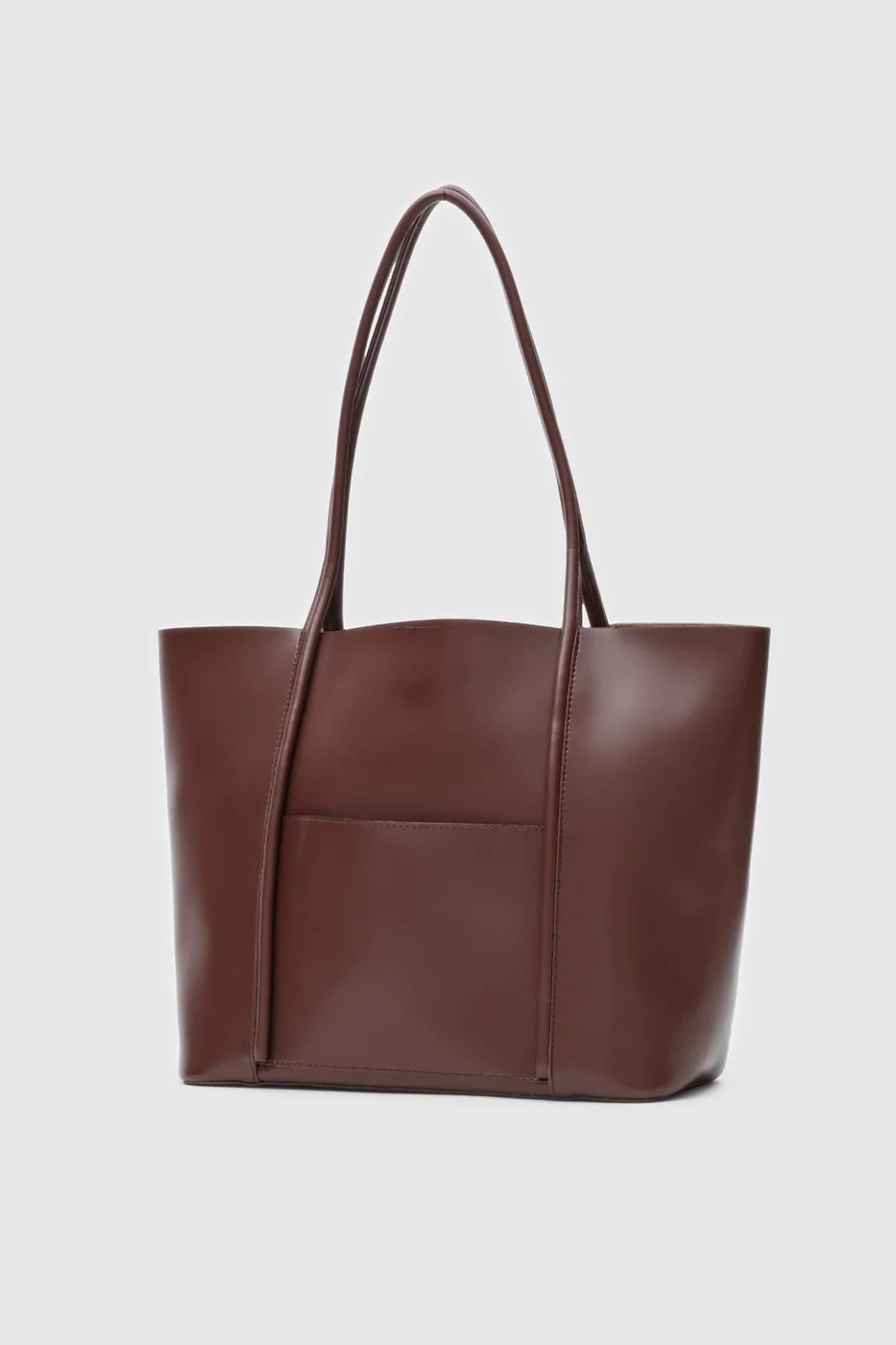 faux leather shoulder bag in hazelnut