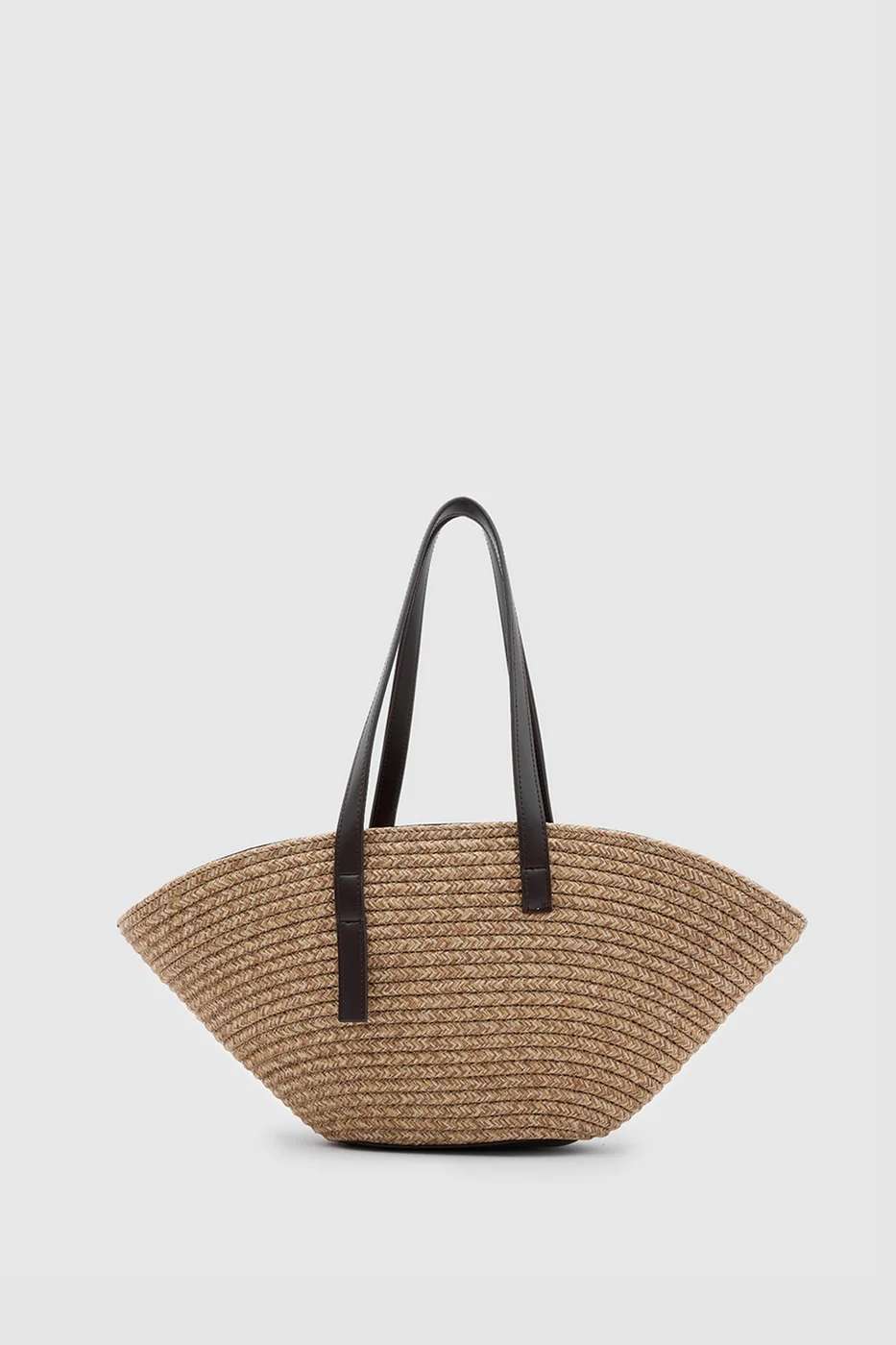 Woven shoulder bag for stylish everyday use