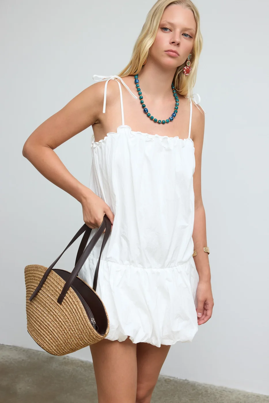 Woven shoulder bag for stylish everyday use
