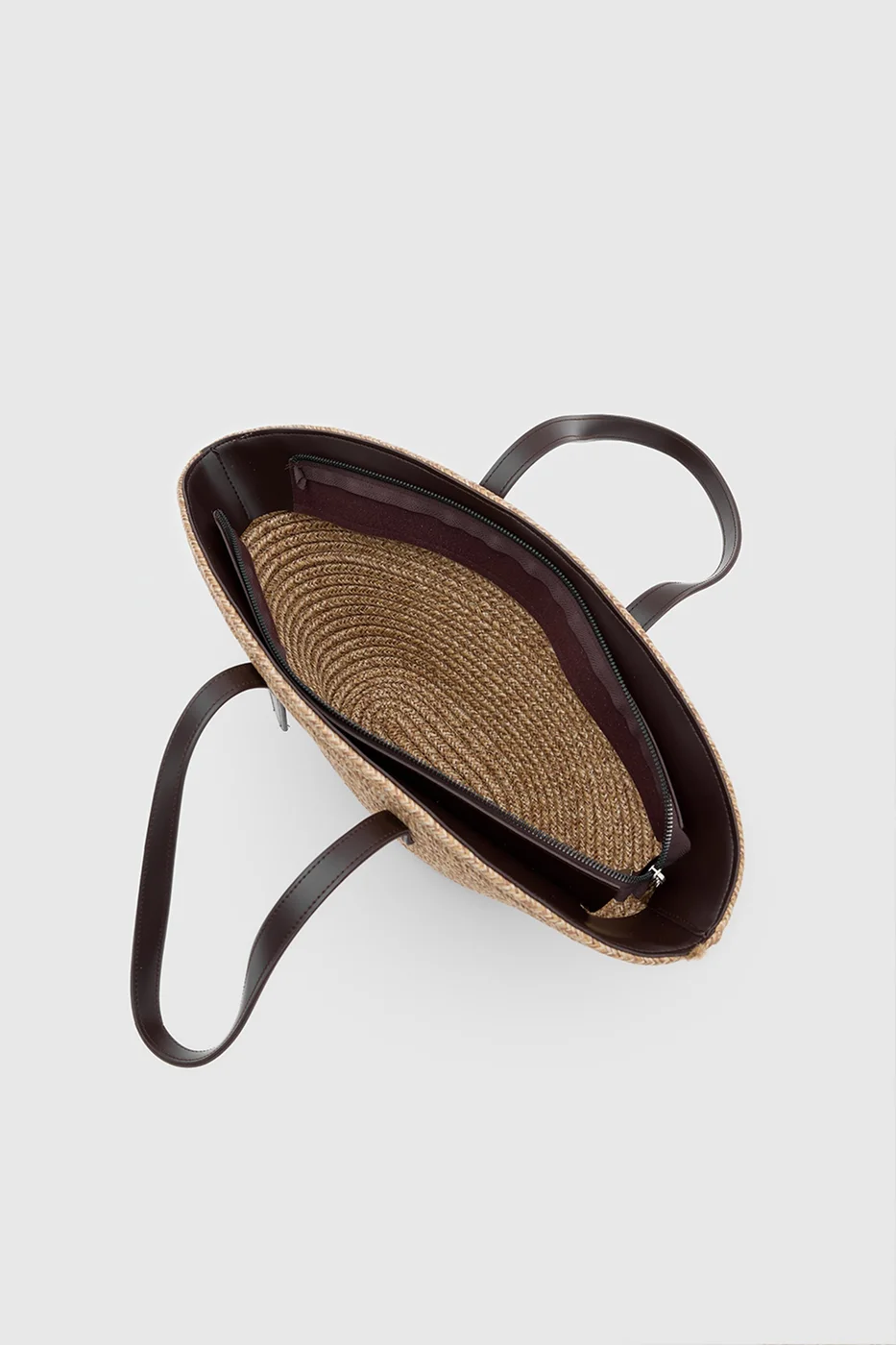 Woven shoulder bag for stylish everyday use