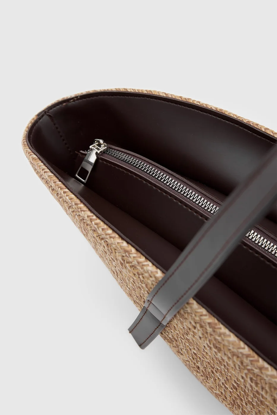Woven shoulder bag for stylish everyday use