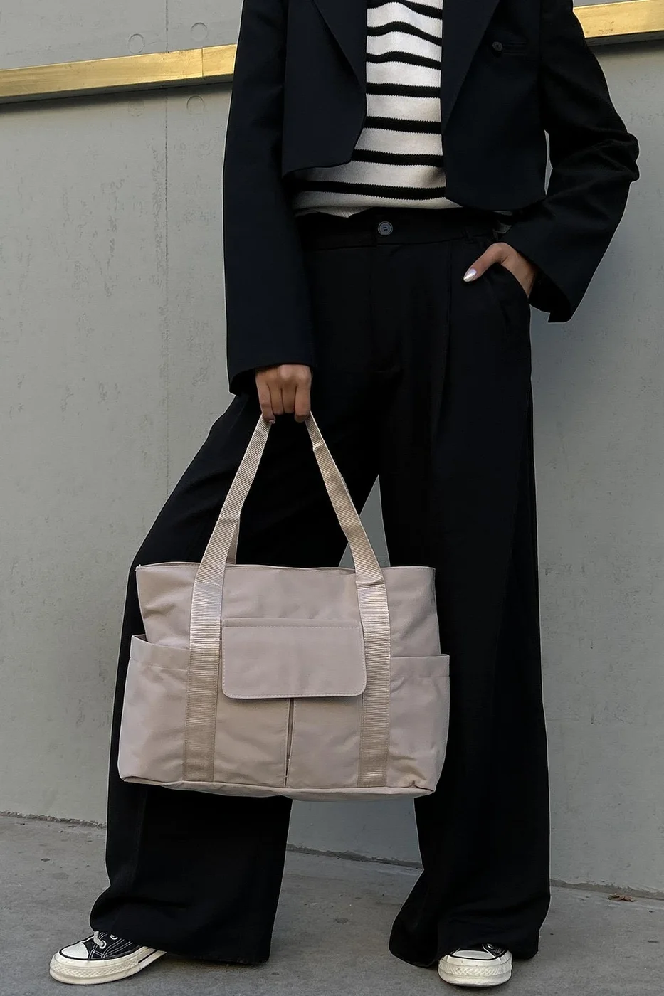 canvas shoulder bag for everyday use in cream