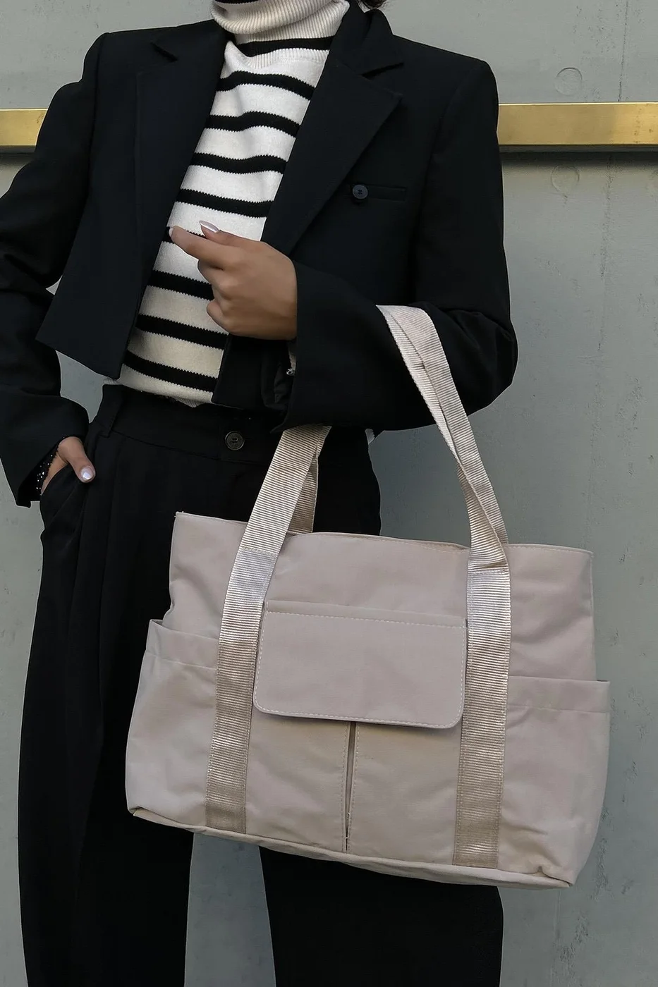canvas shoulder bag for everyday use in cream