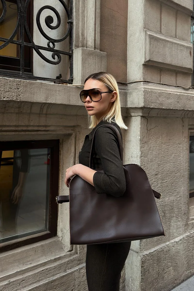 faux leather shoulder bag in dark brown