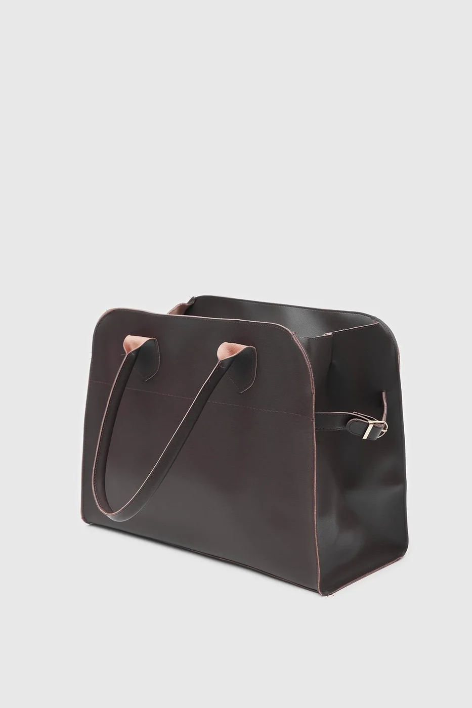faux leather shoulder bag in dark brown