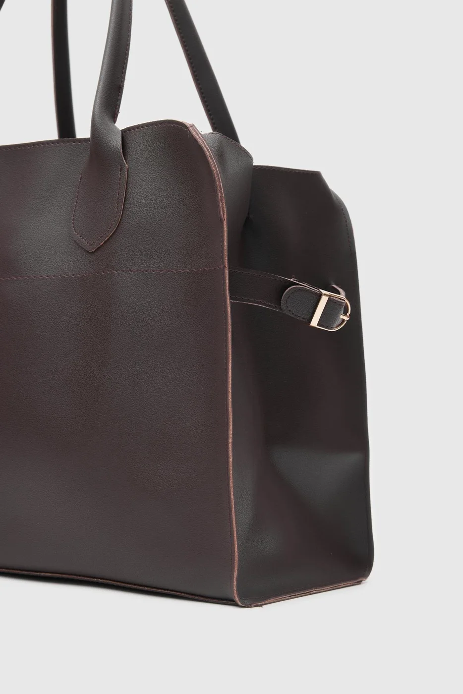 faux leather shoulder bag in dark brown