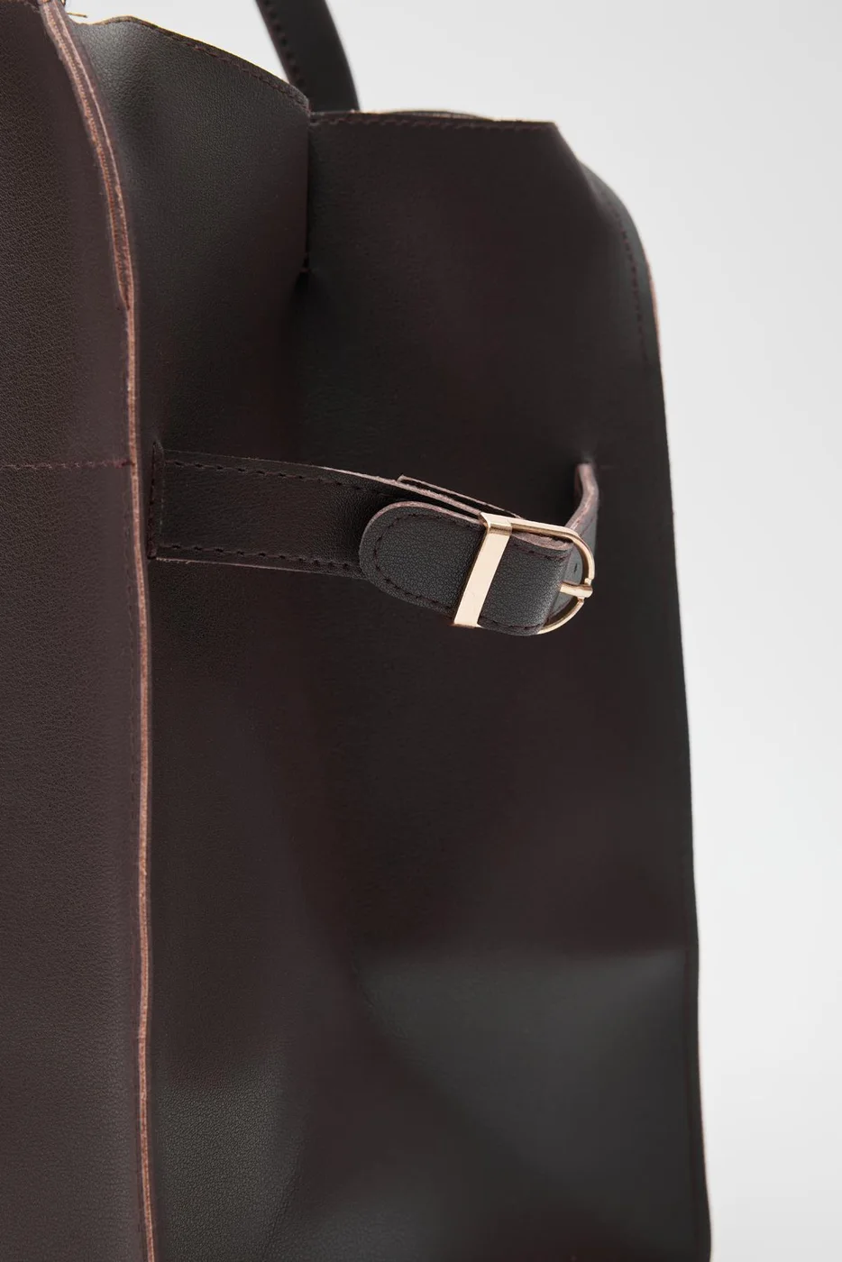 faux leather shoulder bag in dark brown