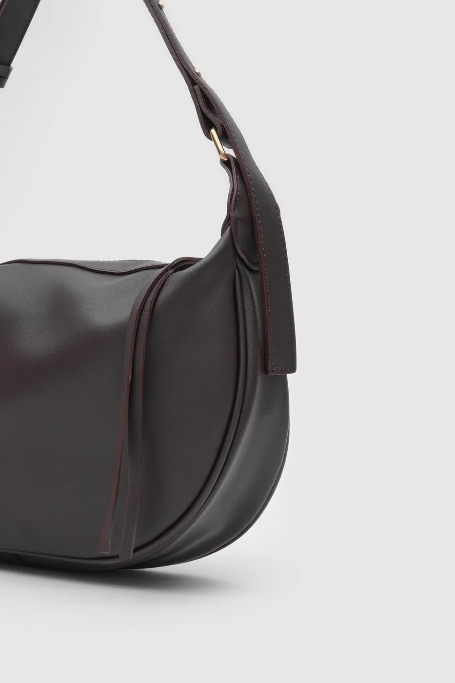 faux leather shoulder bag in dark brown