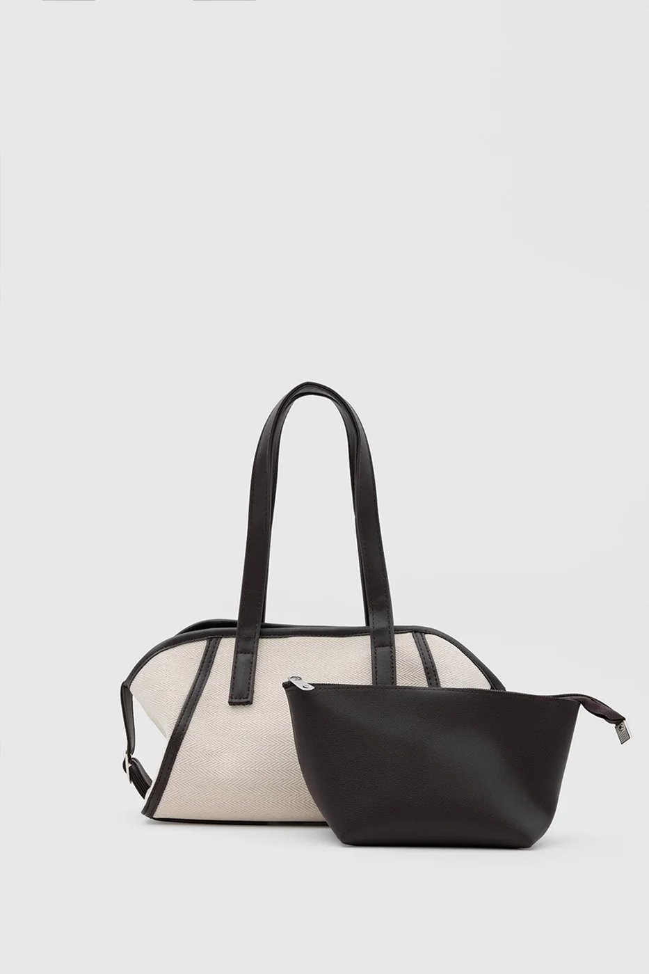 Canvas shoulder bag for everyday use in dark brown