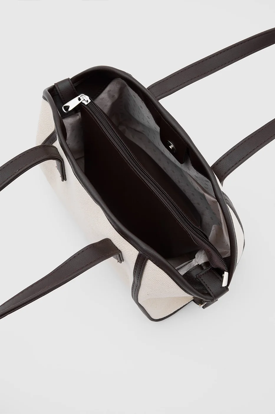 Canvas shoulder bag for everyday use in dark brown