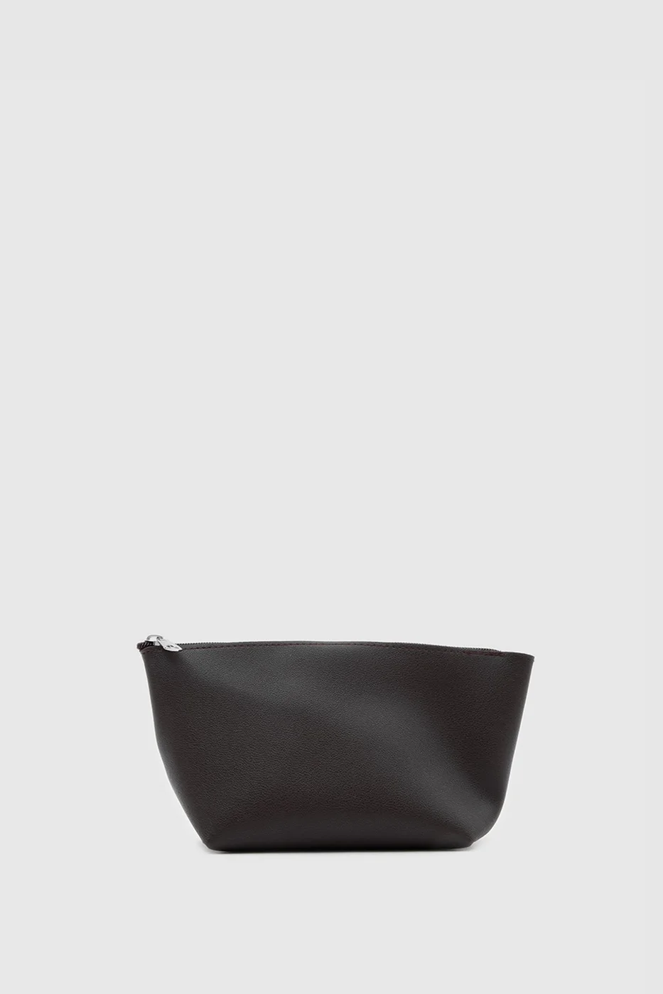 Canvas shoulder bag for everyday use in dark brown