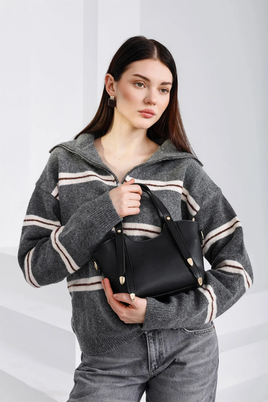 faux leather crossbody bag in black