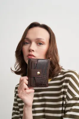 Crocodile print card holder in dark brown