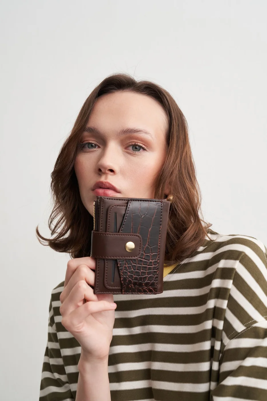 Crocodile print card holder in dark brown