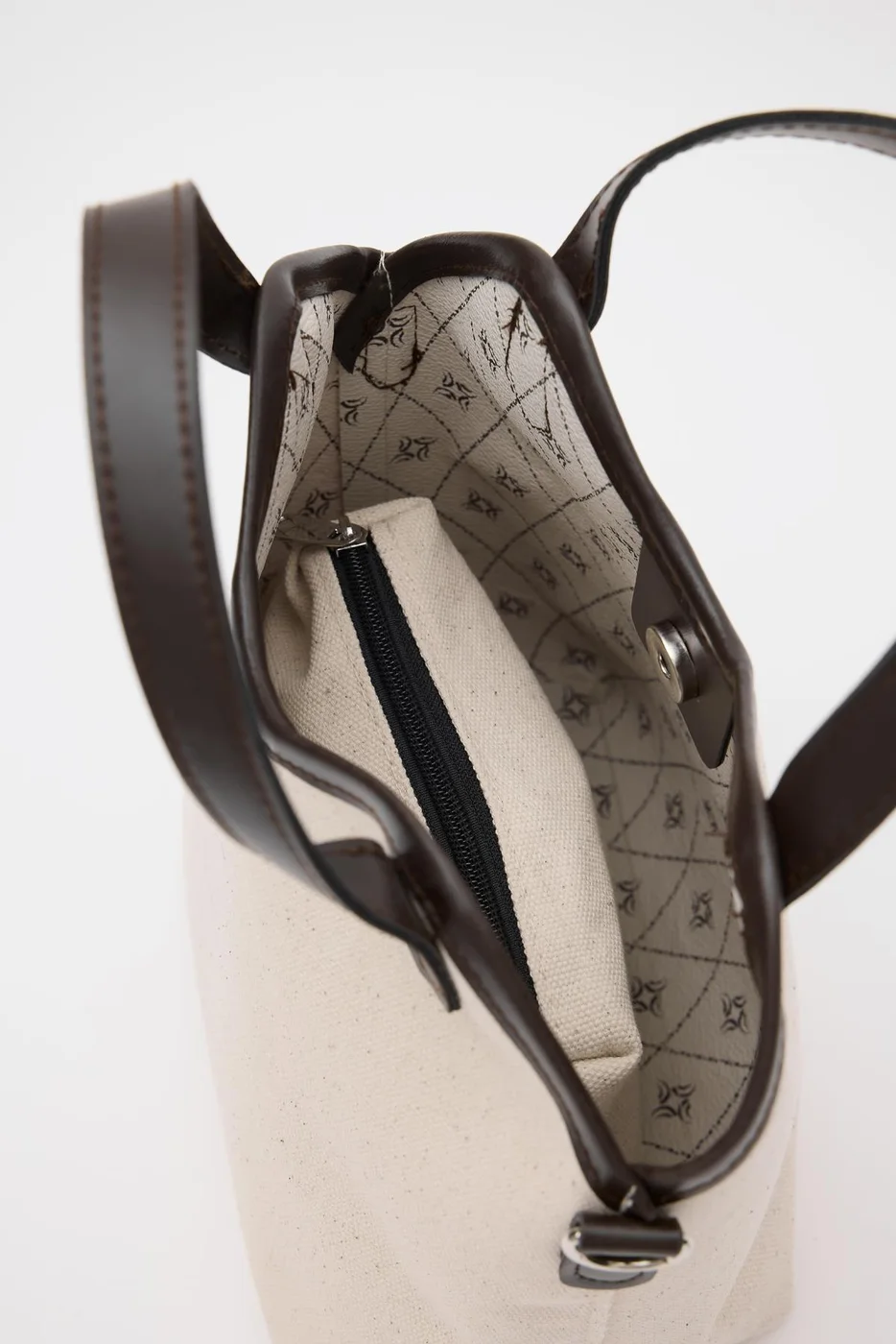 Faux leather shoulder bag design in brown