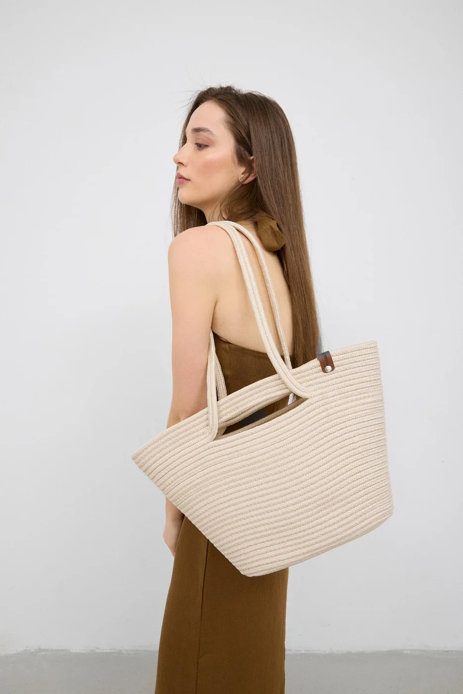 straw shoulder bag in cream