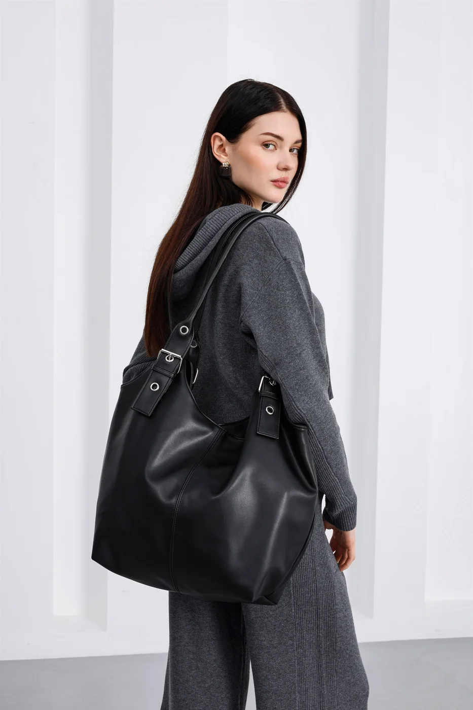 faux leather shoulder bag in black