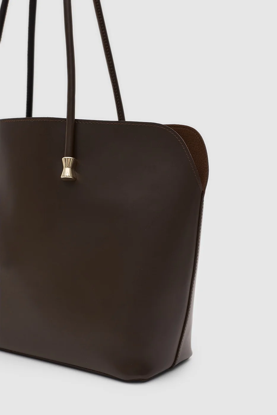 faux leather shoulder bag with makeup pouch in brown