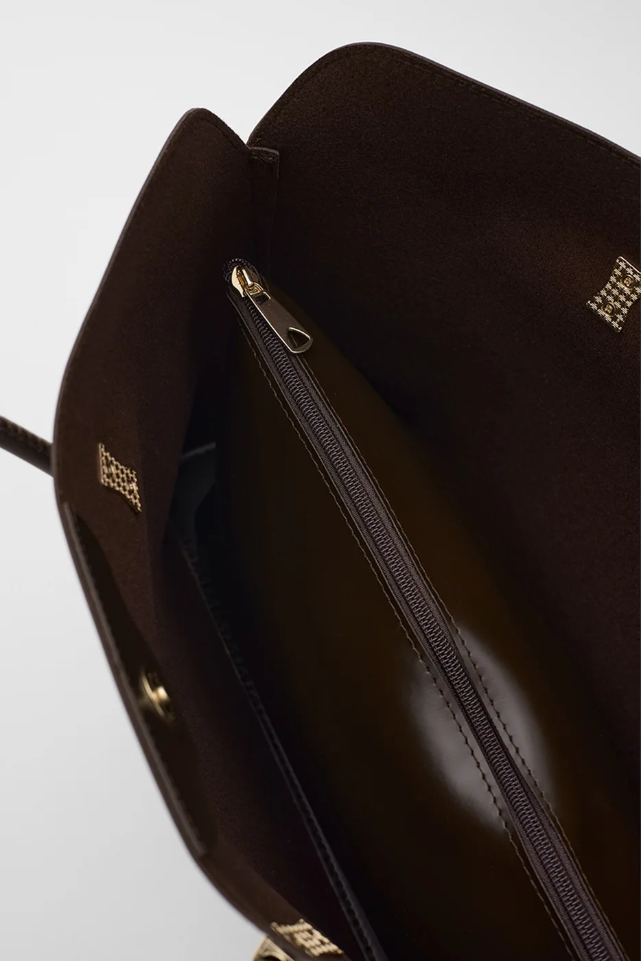 faux leather shoulder bag with makeup pouch in brown