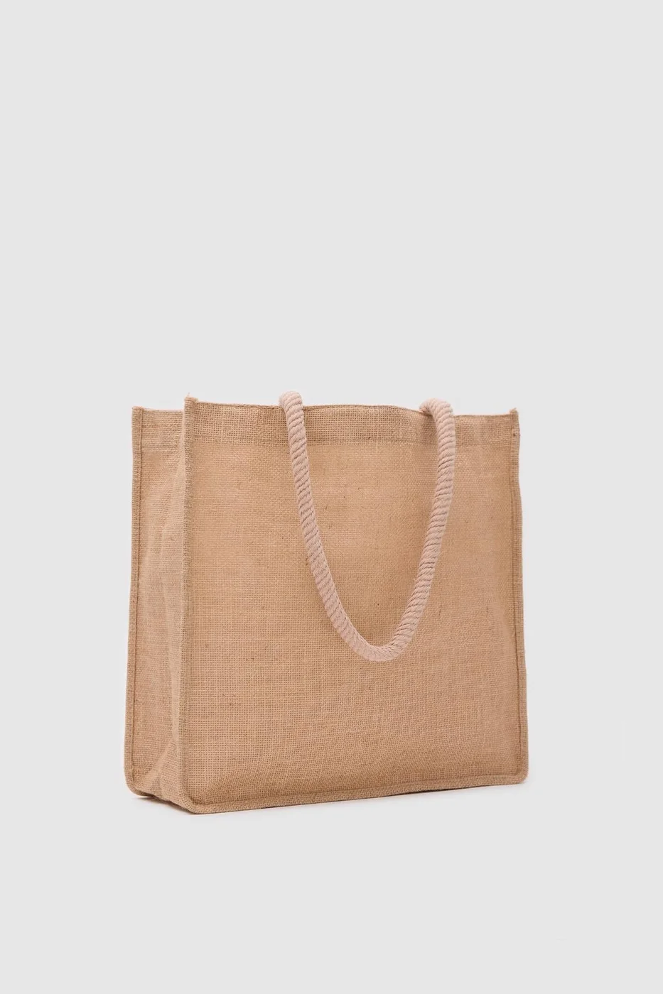 Straw shoulder bag for beach outings Straw shoulder bag for beach outings