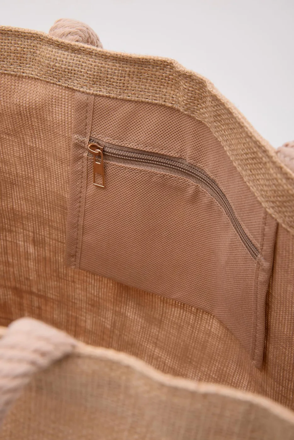 Straw shoulder bag for beach outings Straw shoulder bag for beach outings