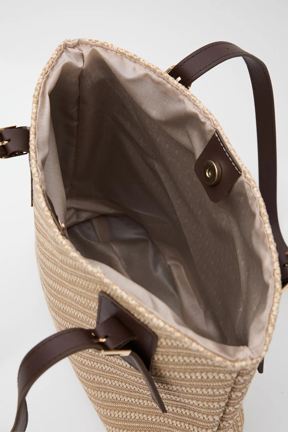 woven shoulder bag in brown