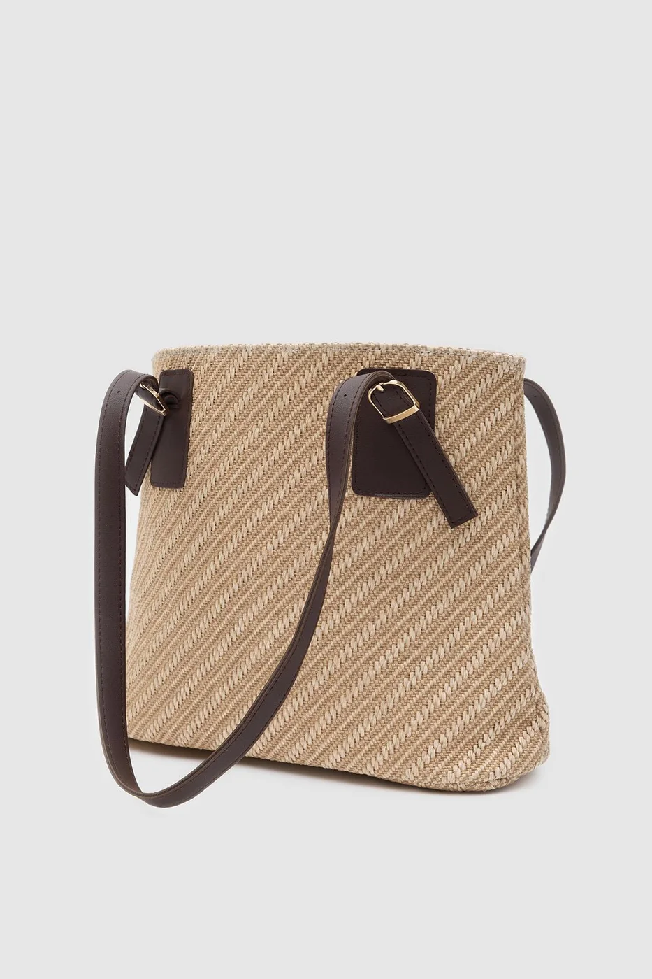woven shoulder bag in brown