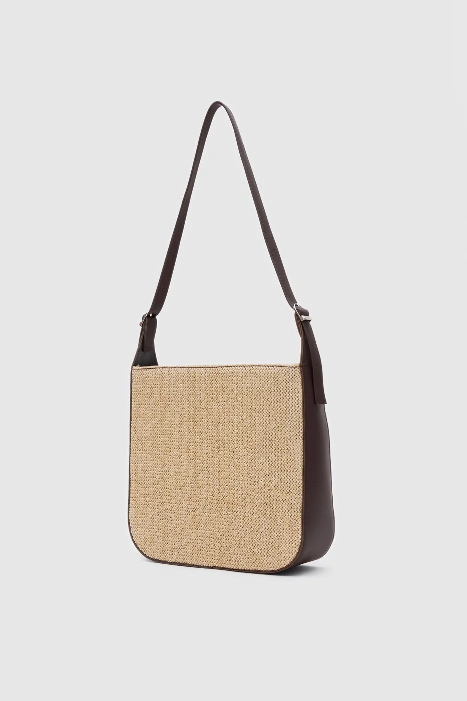 Woven shoulder bag for everyday use Woven shoulder bag for everyday use in brown