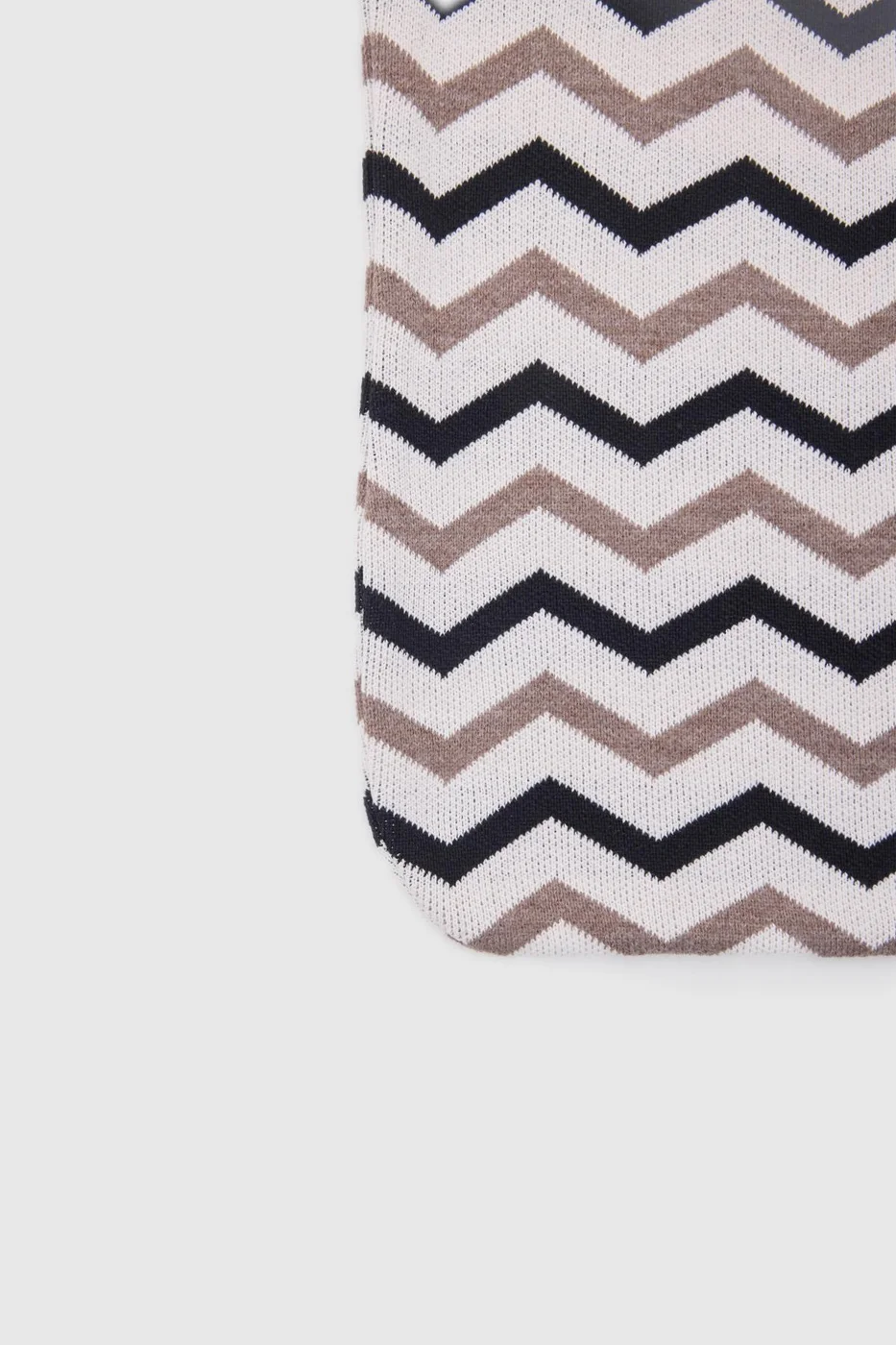 Knit shoulder bag
