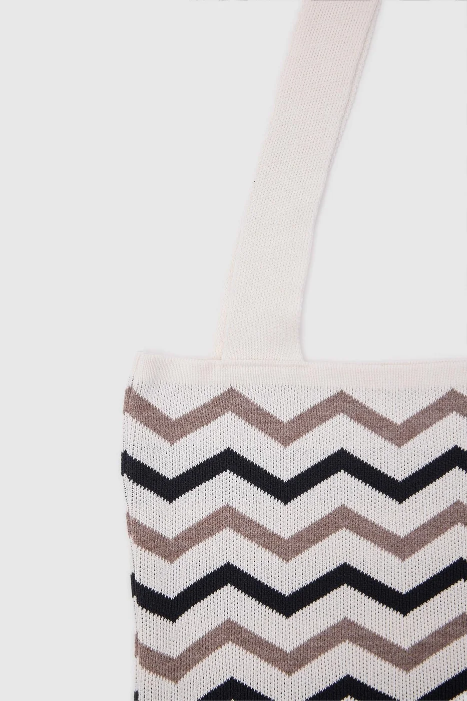Knit shoulder bag
