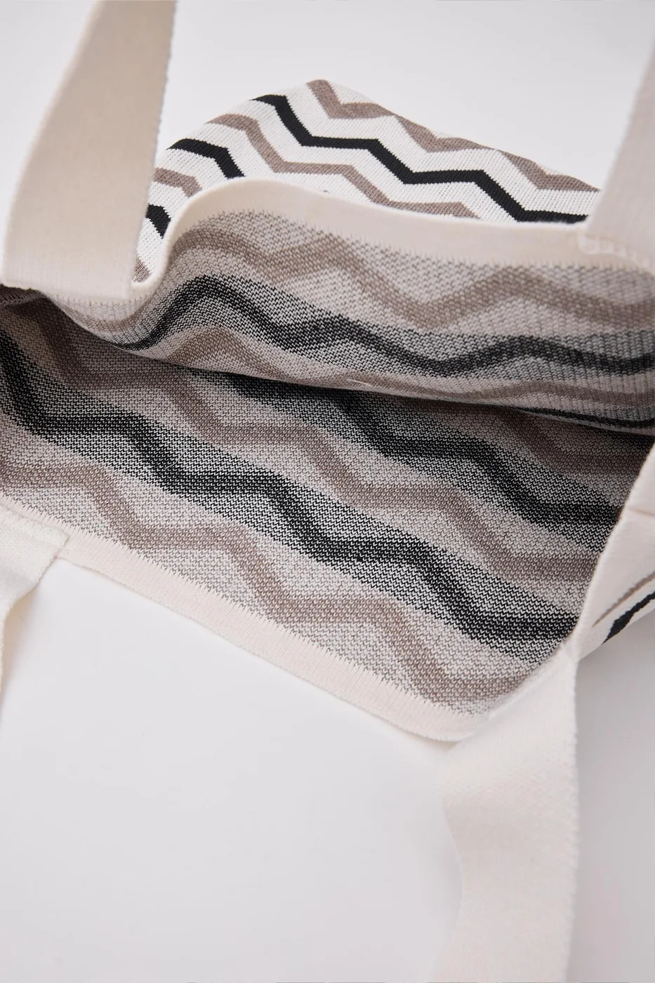 Knit shoulder bag